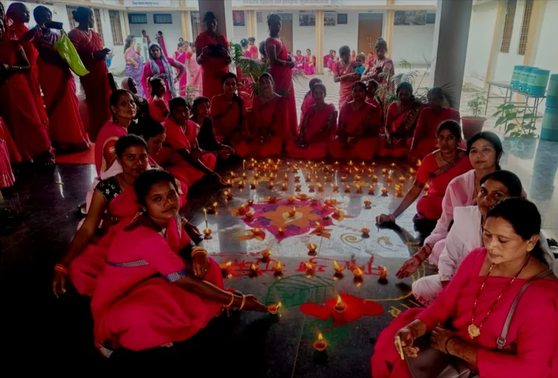 स्व सहायता समूह सदस्यों ने मनाया नमो युवा शक्ति कार्यक्रम एवं नारी आजीविका महोत्सव ग्रामीण युवतियों की…
