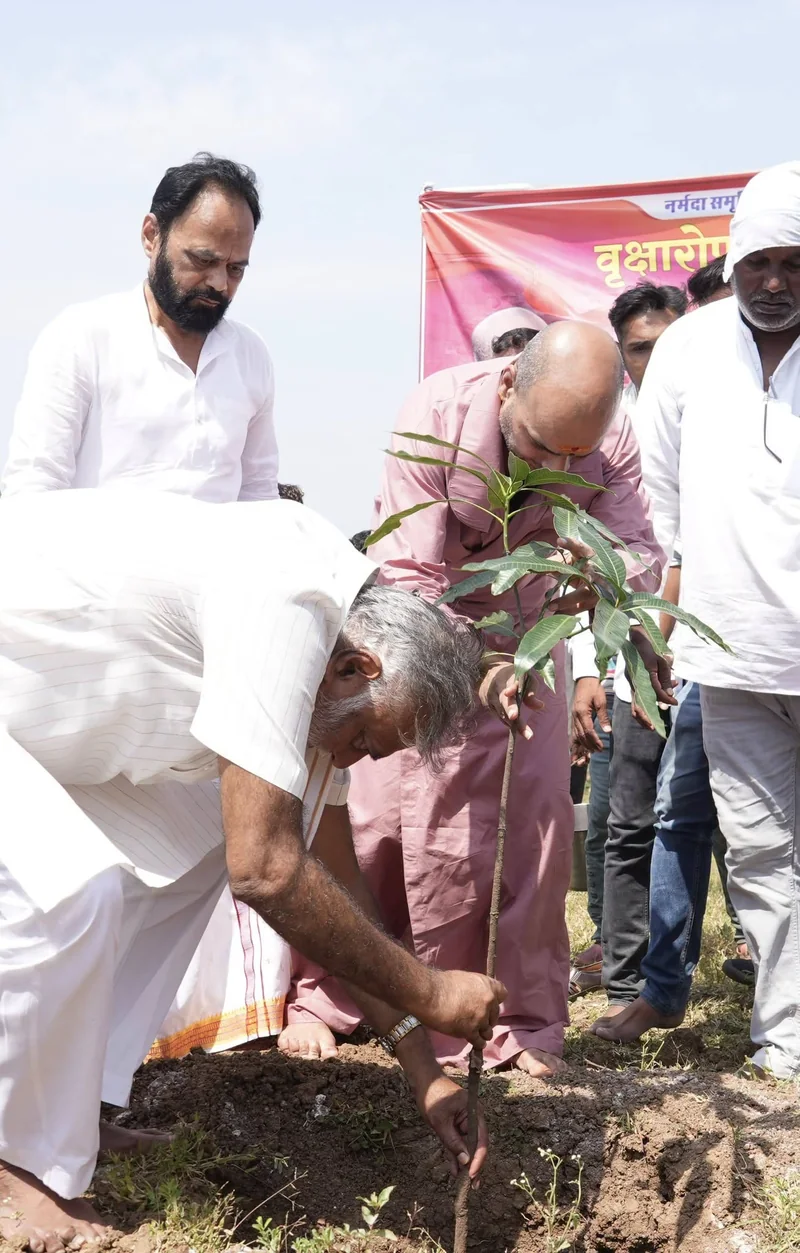 तट पर हरियाली के लिए पौधरोपण के साथ वृक्षों की सुरक्षा भी जरूरी- मंत्री श्री प्रहलाद सिंह पटेल